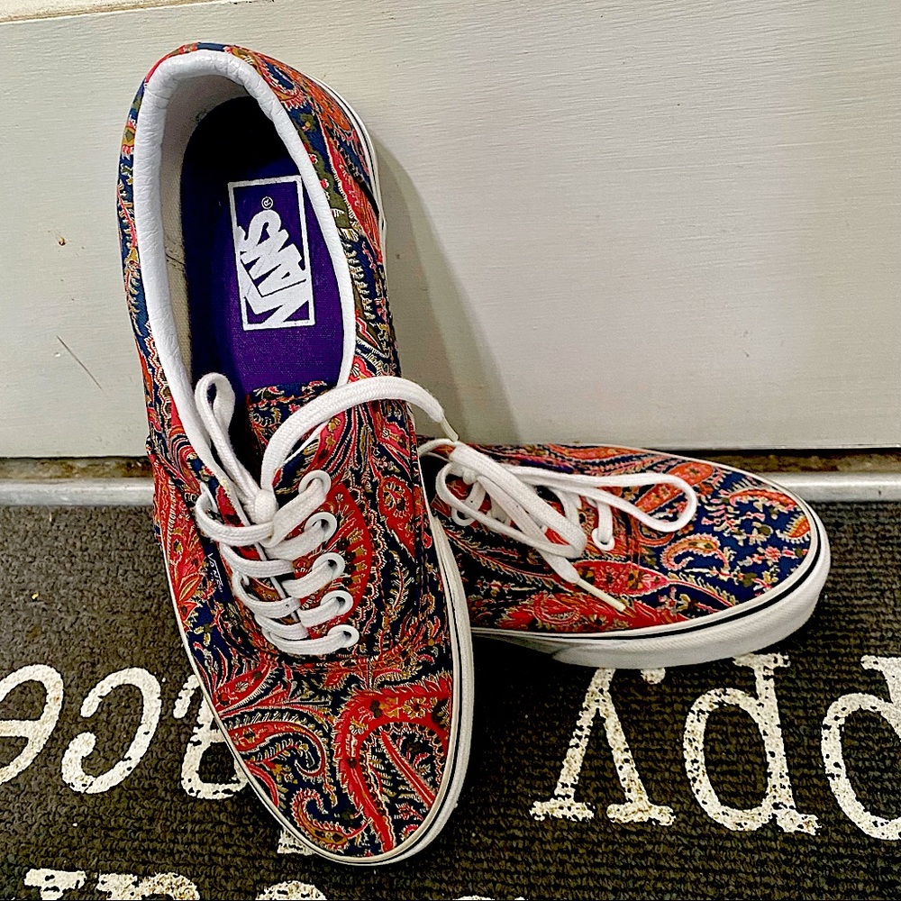 Vans Old School skate mens 7, Ws 8.5  Paisley print, use once, great condition